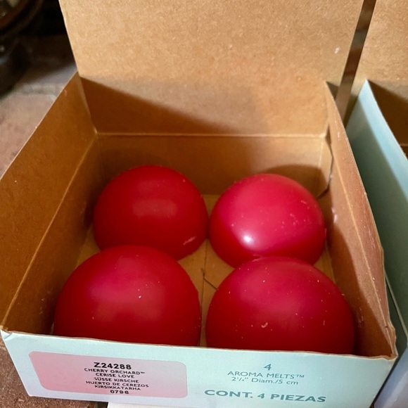 2 Boxes of PartyLite Aroma Melts - Mulberry & Cherry Orchard - Picture 2 of 4